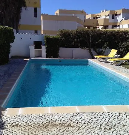 Casa Julio Dinis 12 *